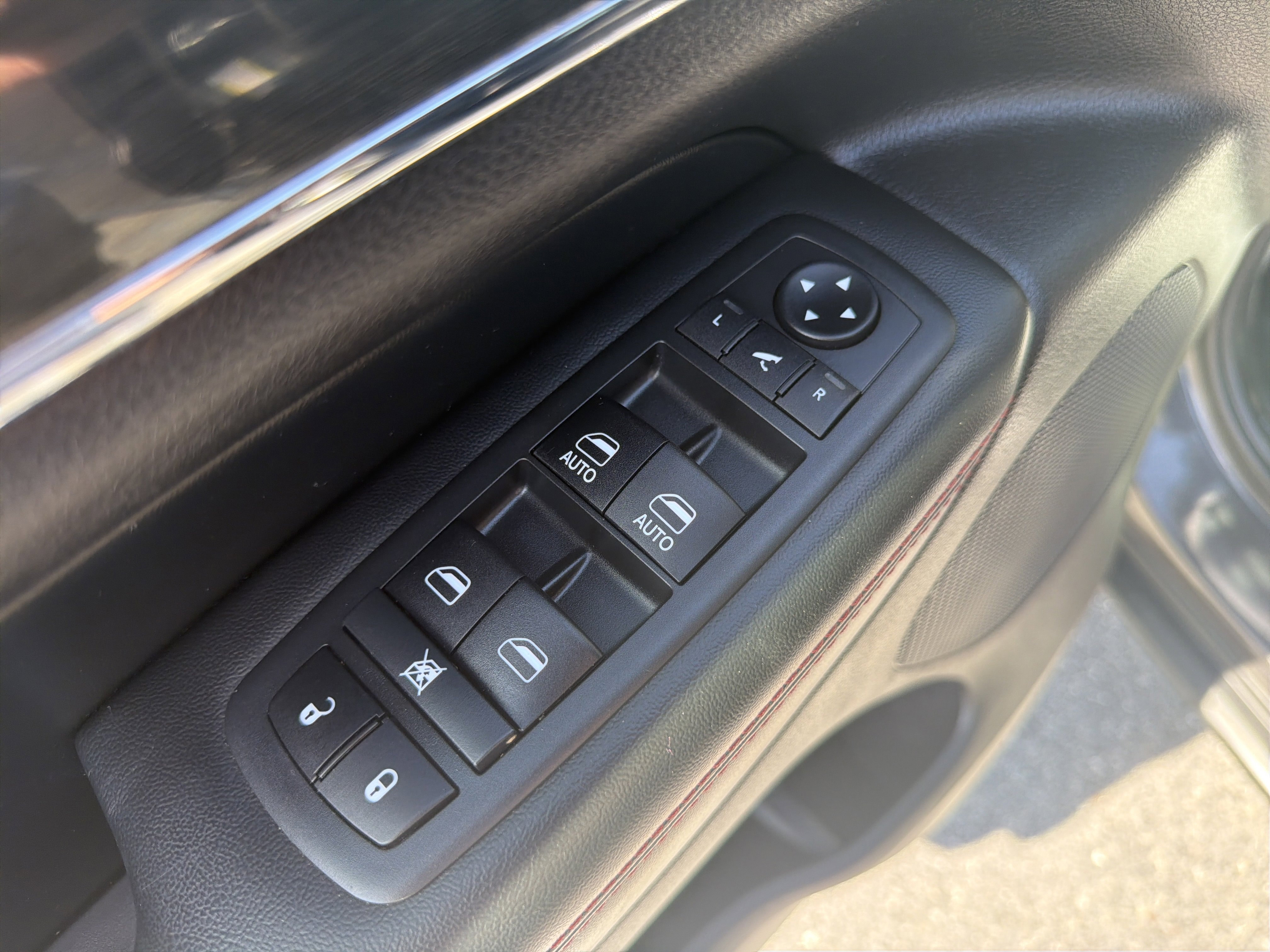 Used 2019 Jeep Grand Cherokee Trailhawk AWD/4WD image 16