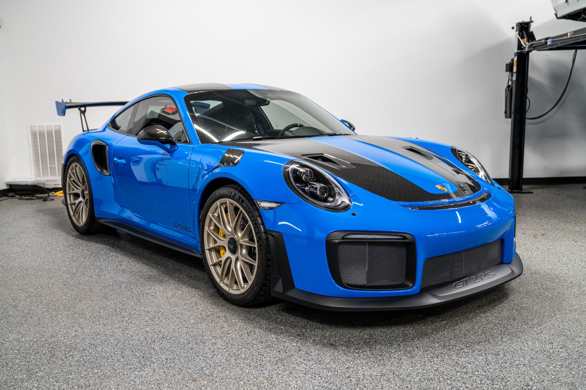 Used 2018 Porsche 911 GT2 RS RWD image 3