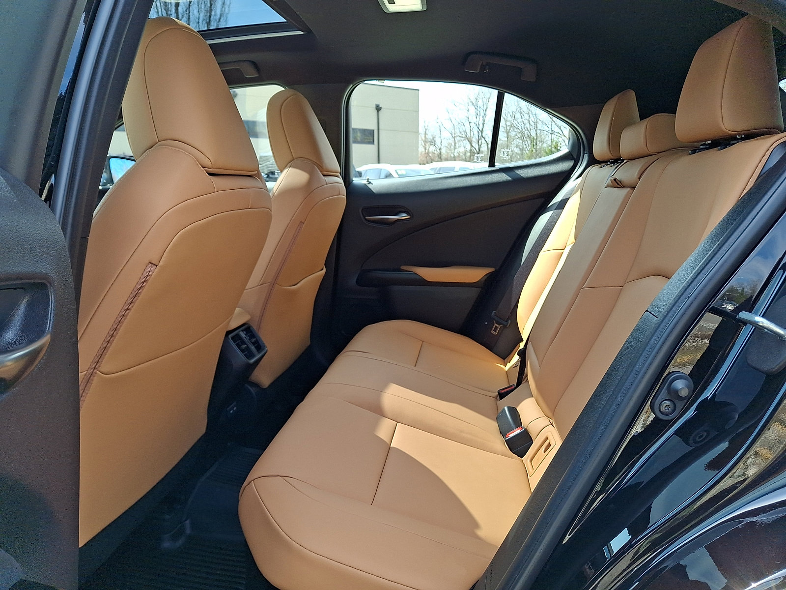 Used 2024 Lexus UX 250h AWD w/ Premium Package image 10