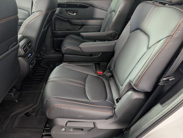 Used 2025 Honda Pilot TrailSport image 28