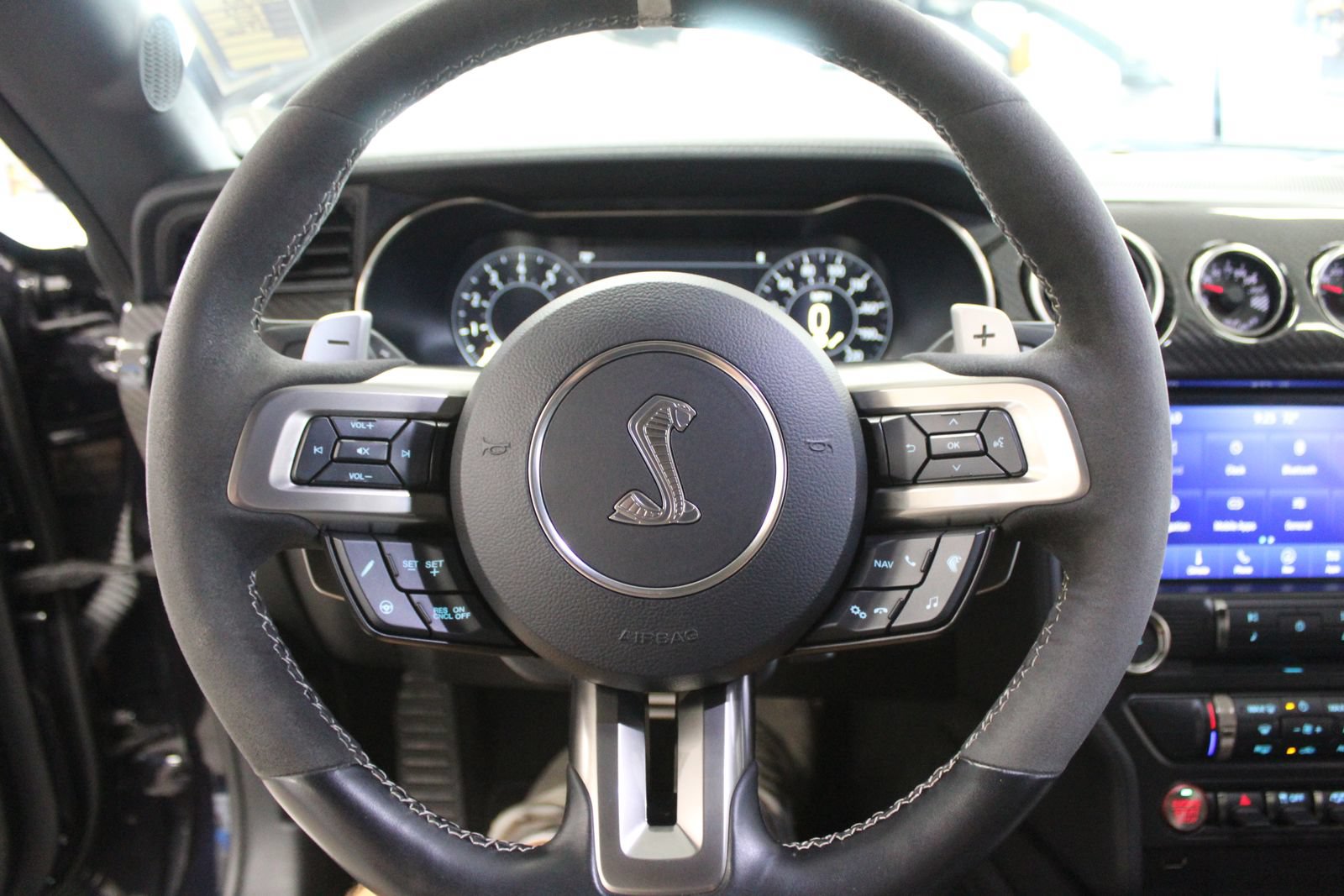 Used 2022 Ford Mustang Shelby GT500 w/ Technology Package RWD image 16