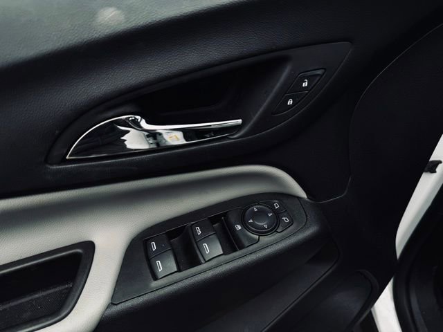 Used 2023 Chevrolet Equinox LS image 12