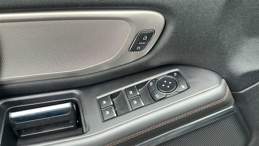 Used 2025 Ford Expedition Active AWD/4WD image 12