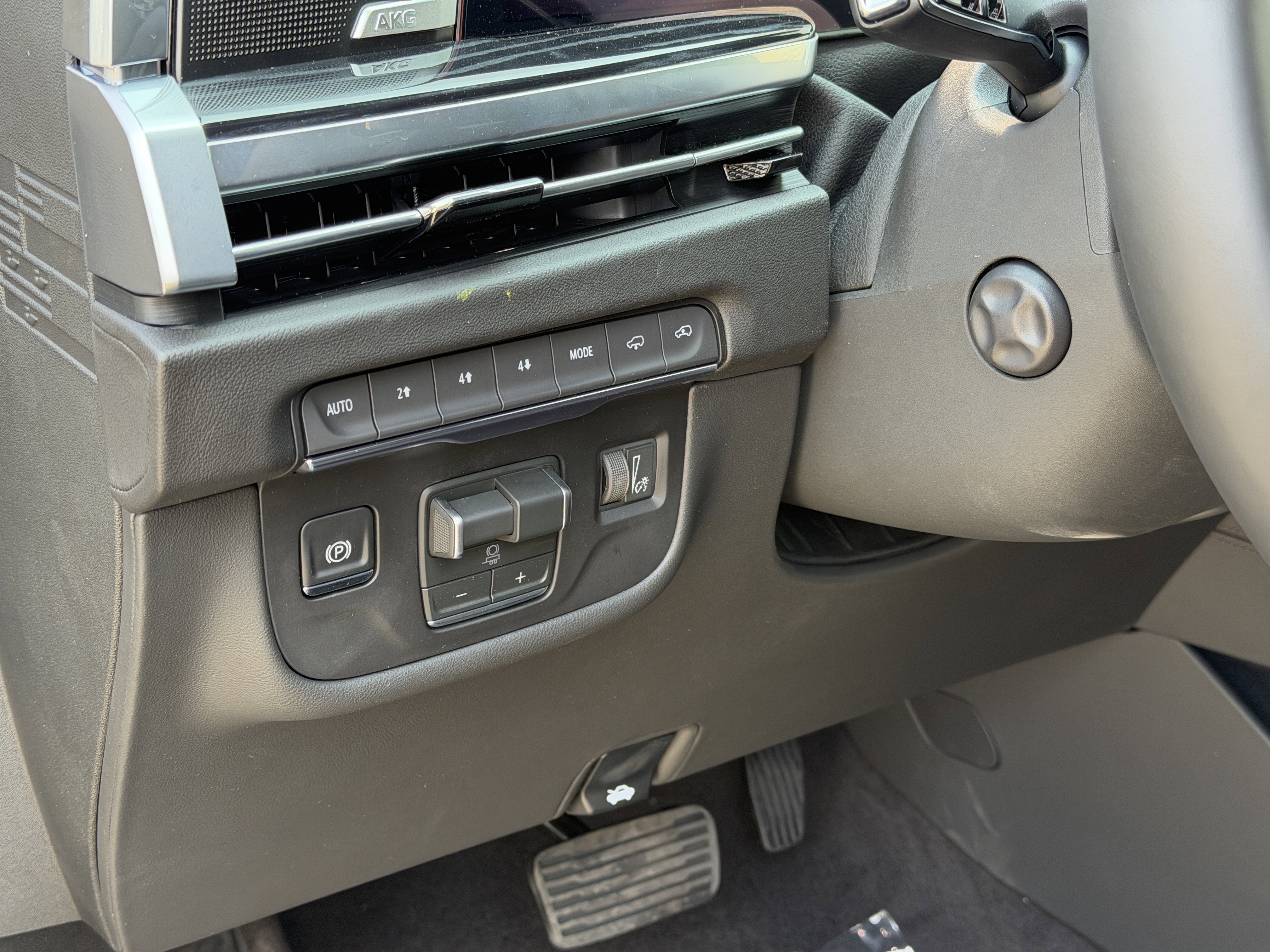 New 2026 Cadillac Escalade Sport w/ Touring Package AWD/4WD image 16