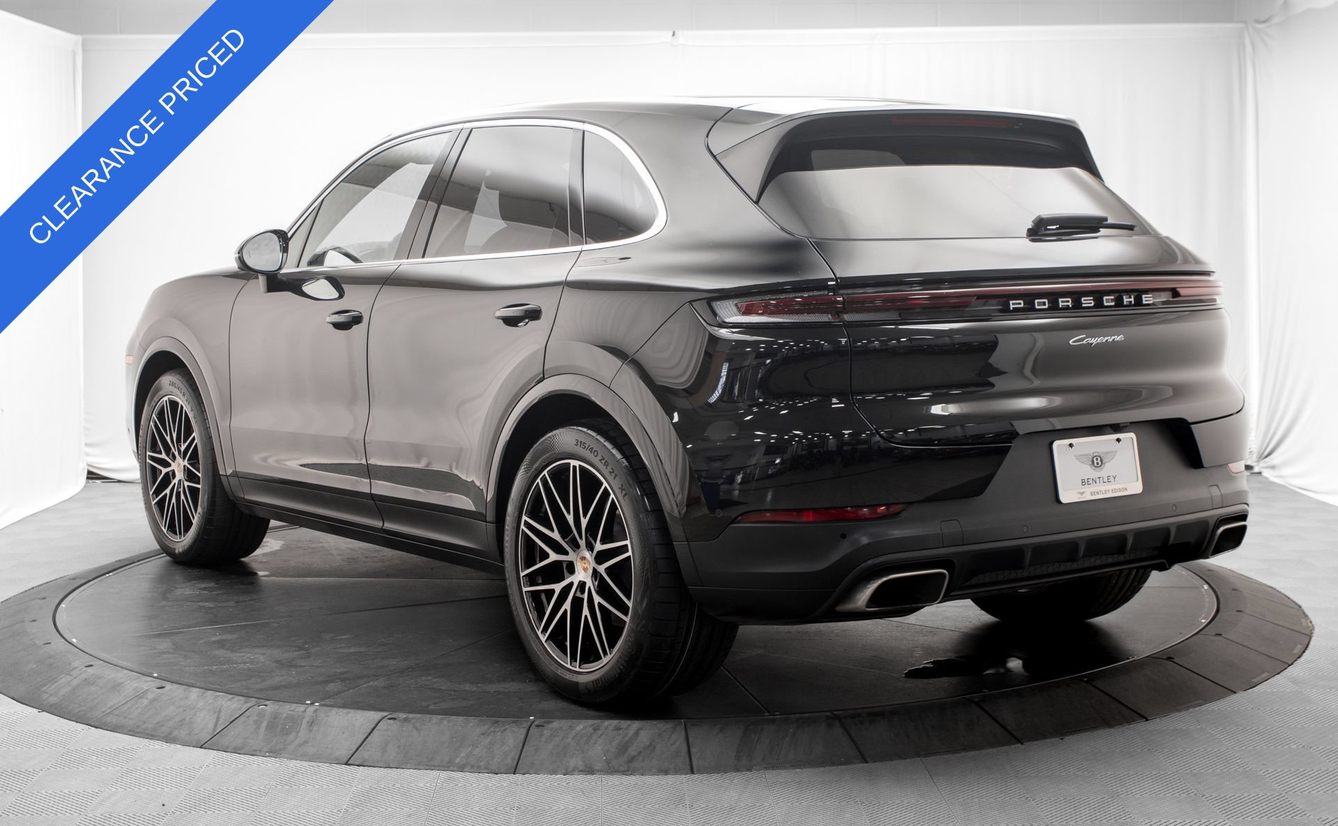 Used 2025 Porsche Cayenne AWD/4WD image 5