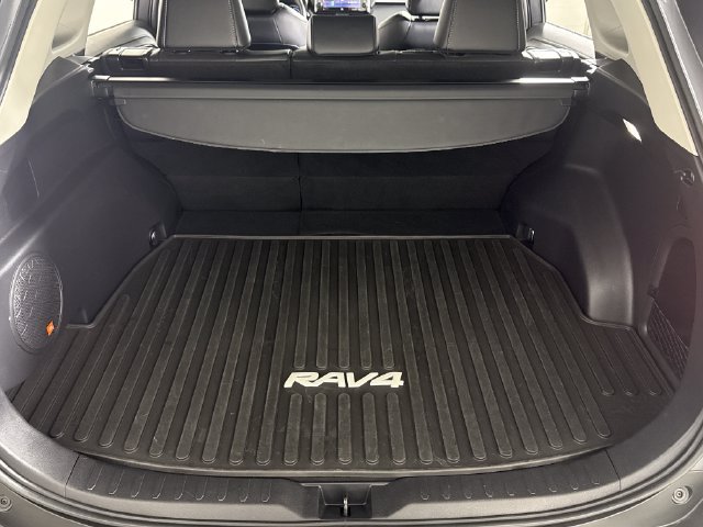 Used 2022 Toyota RAV4 Limited AWD/4WD image 37