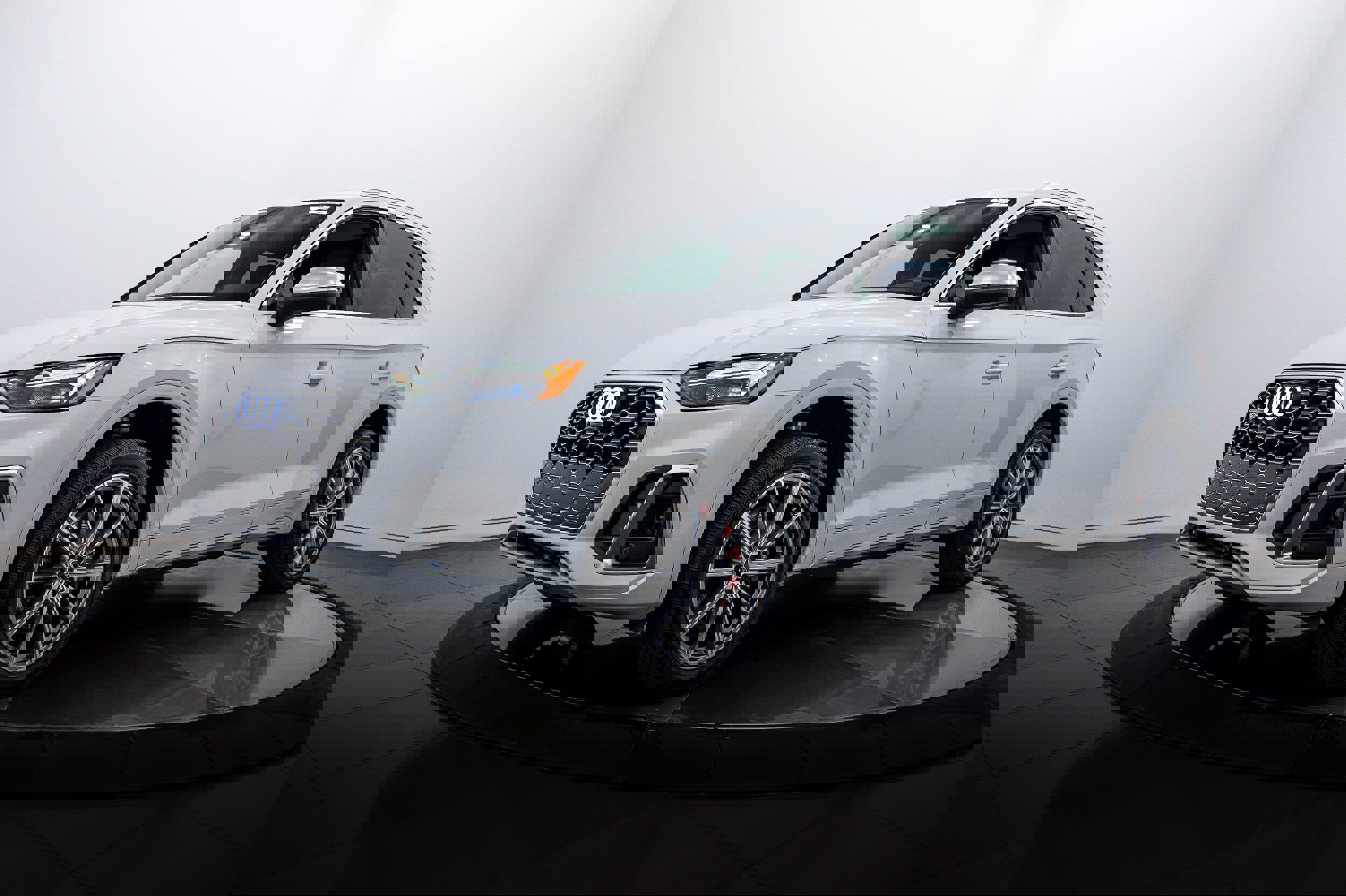 Certified 2025 Audi SQ5 Premium Plus w/ Premium Plus Package image 7