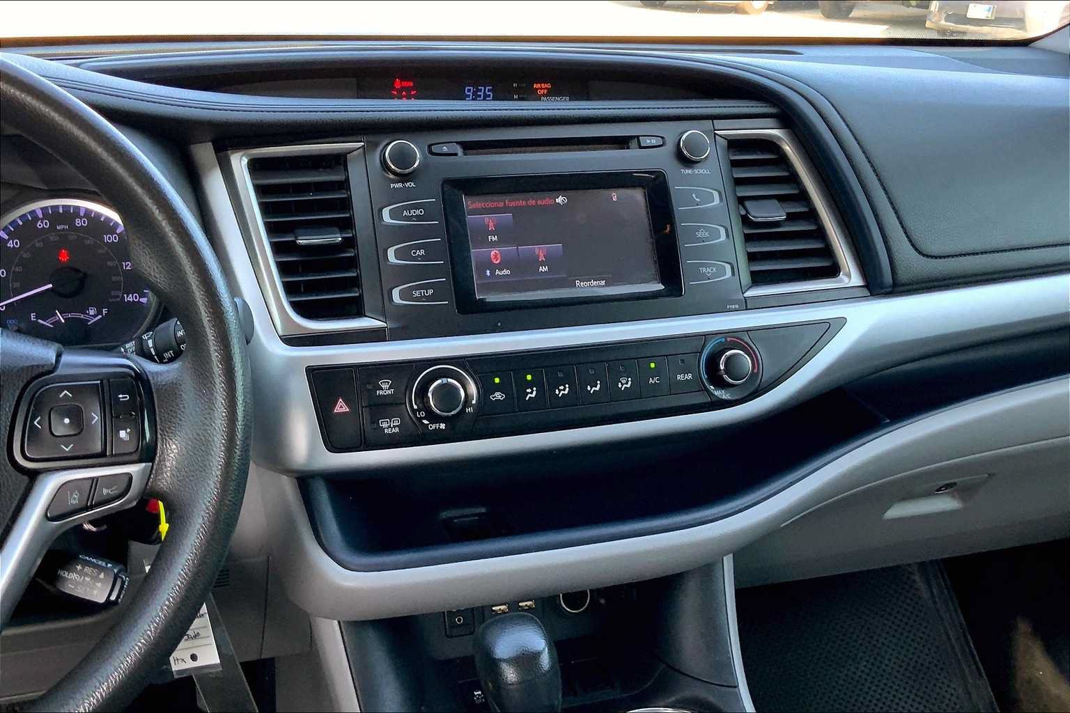 Used 2019 Toyota Highlander LE FWD image 7