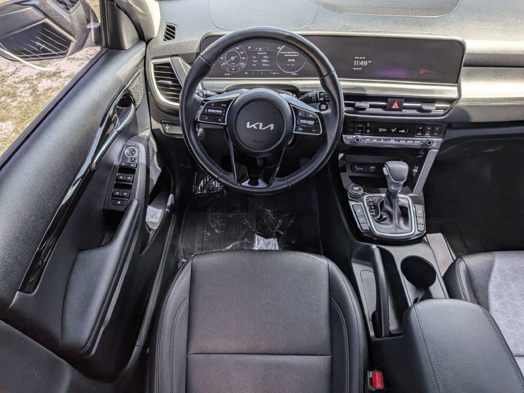 Used 2024 Kia Seltos EX FWD image 15