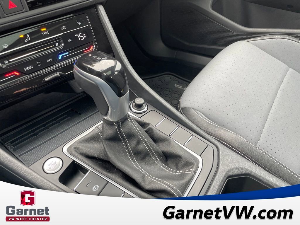 Certified 2025 Volkswagen Jetta SE image 21