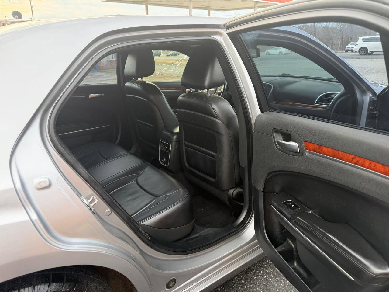 Used 2014 Chrysler 300 RWD image 15