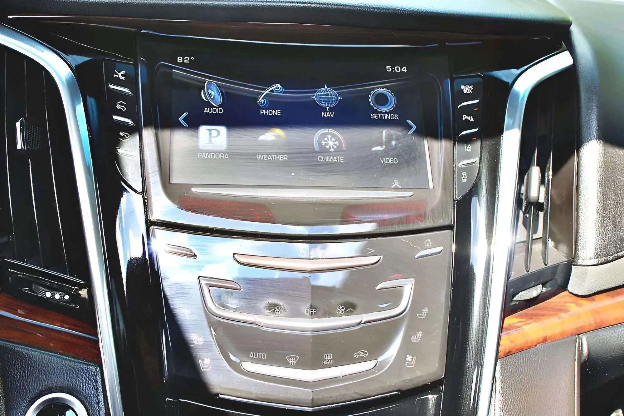 Used 2015 Cadillac Escalade ESV Premium image 14