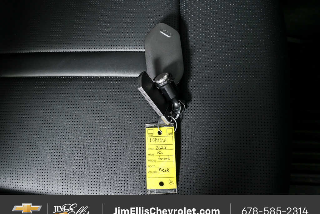 Used 2025 Kia Sorento S image 24