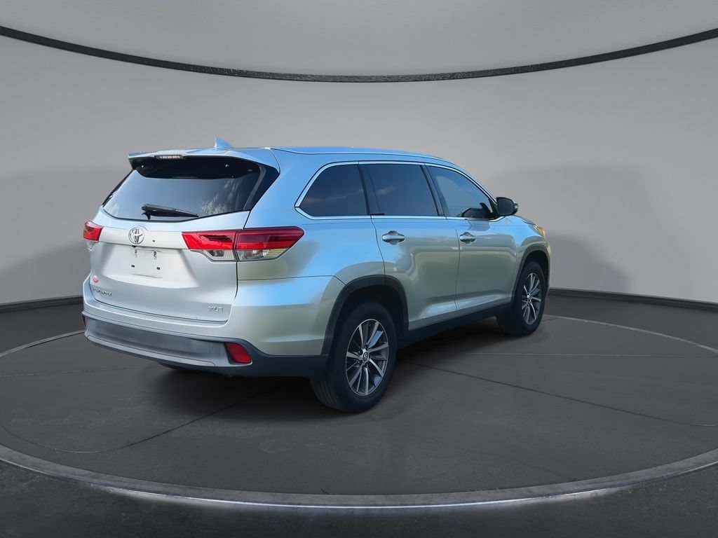 Used 2019 Toyota Highlander XLE FWD image 8