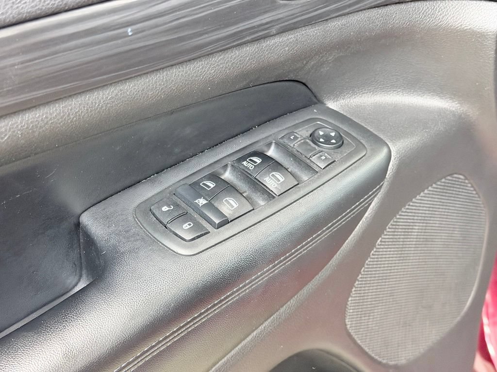 Used 2019 Jeep Grand Cherokee Altitude AWD/4WD image 10
