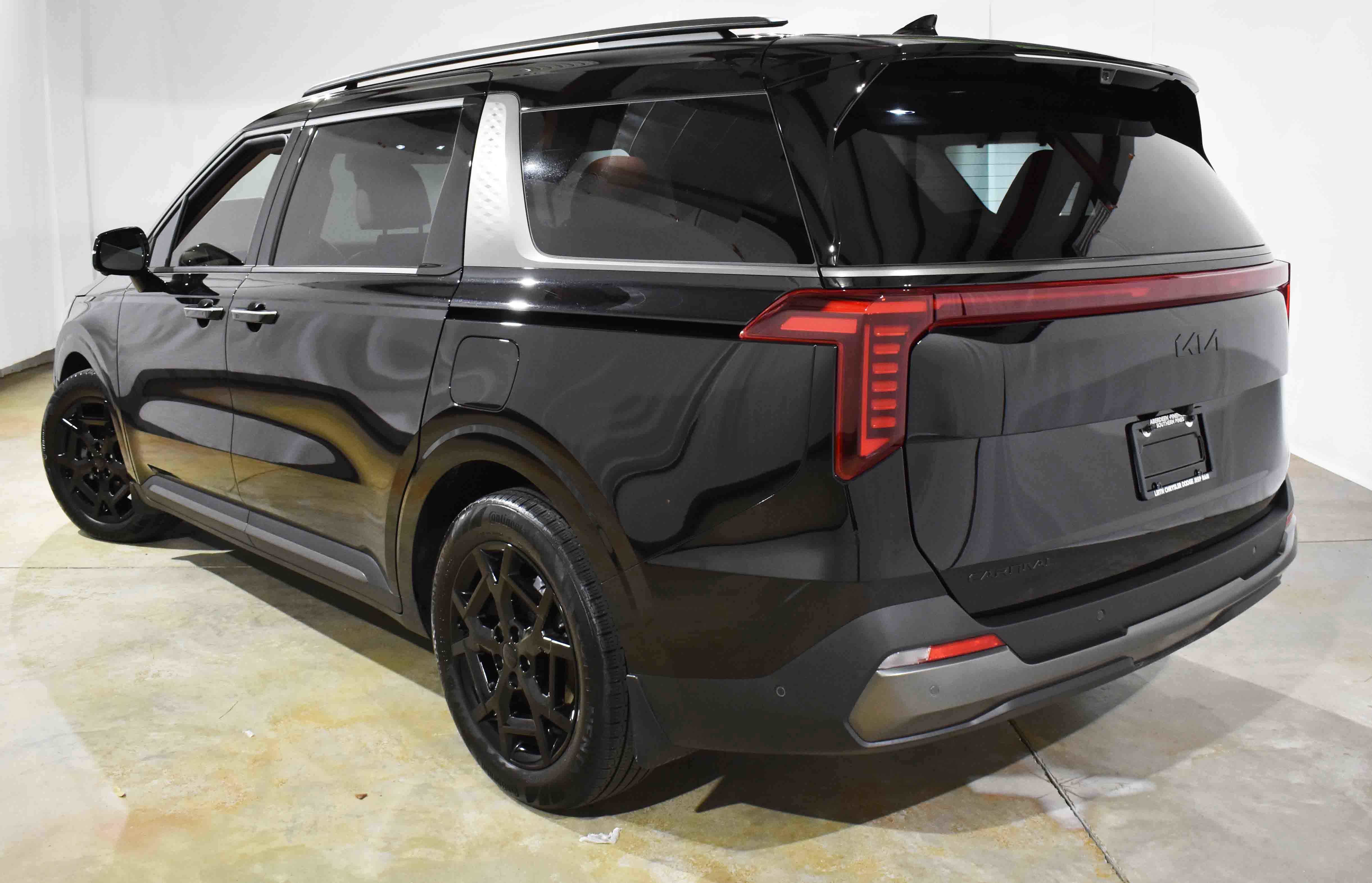 Used 2025 Kia Carnival SX Prestige image 7