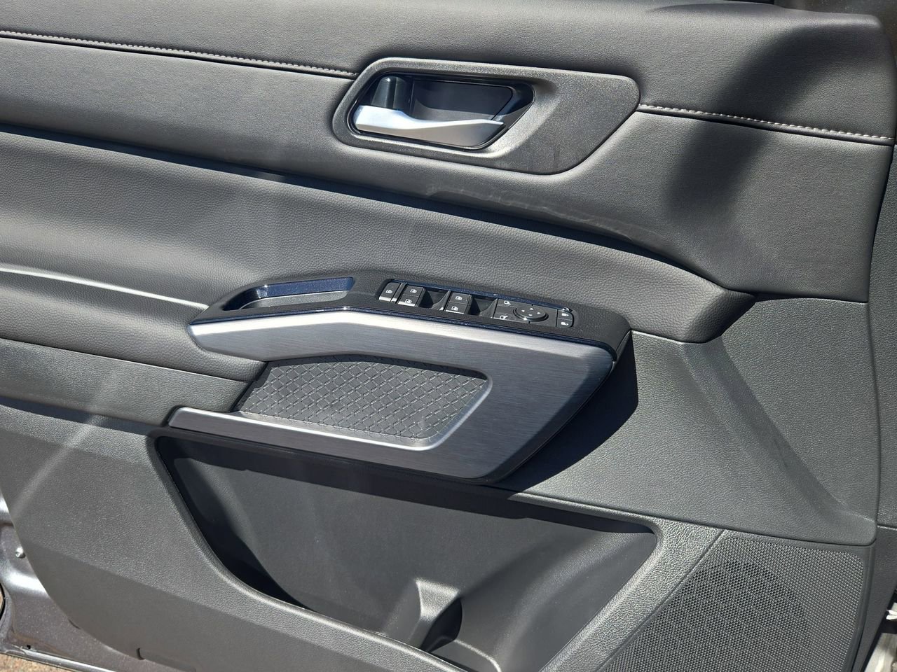 New 2026 Nissan Pathfinder SL FWD image 27