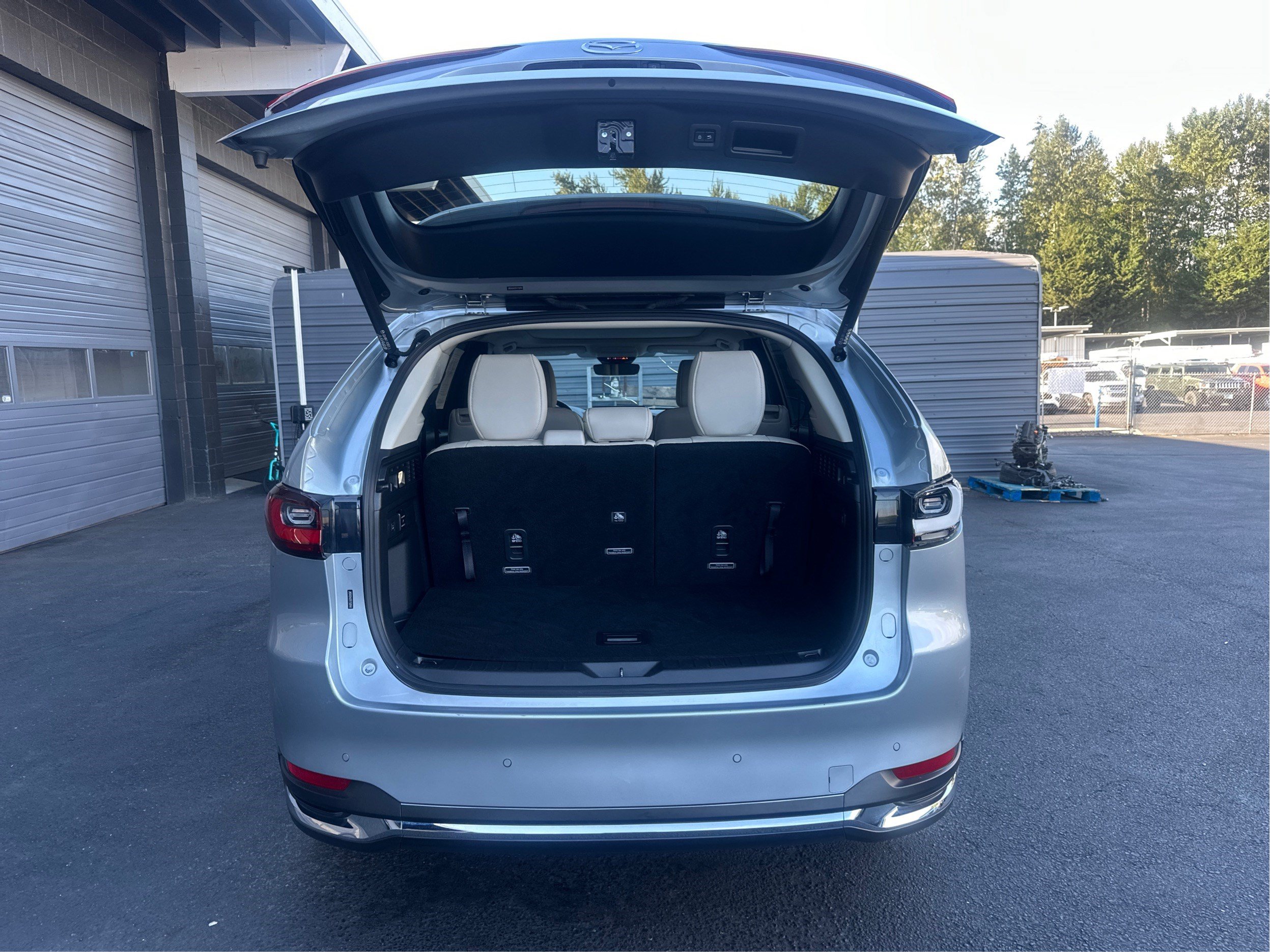 Certified 2024 MAZDA CX-90 Plug-In Hybrid w/ Premium Pkg AWD/4WD image 11