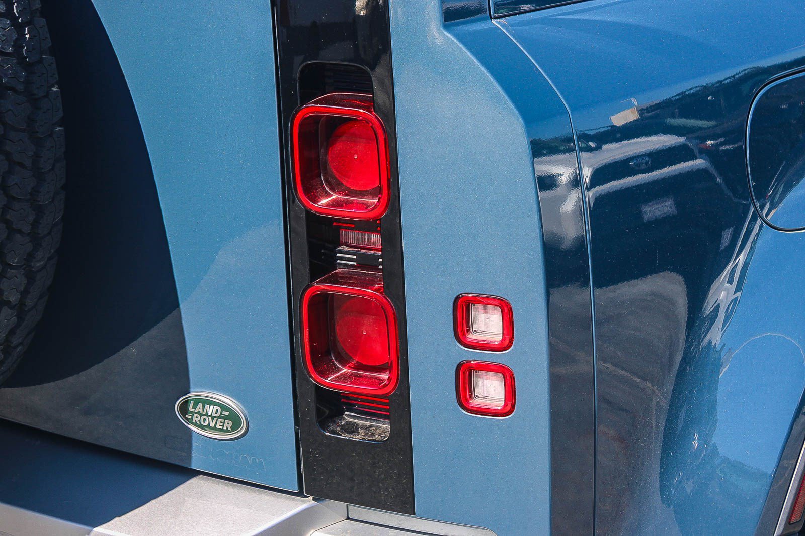 Used 2023 Land Rover Defender 110 S AWD/4WD image 10