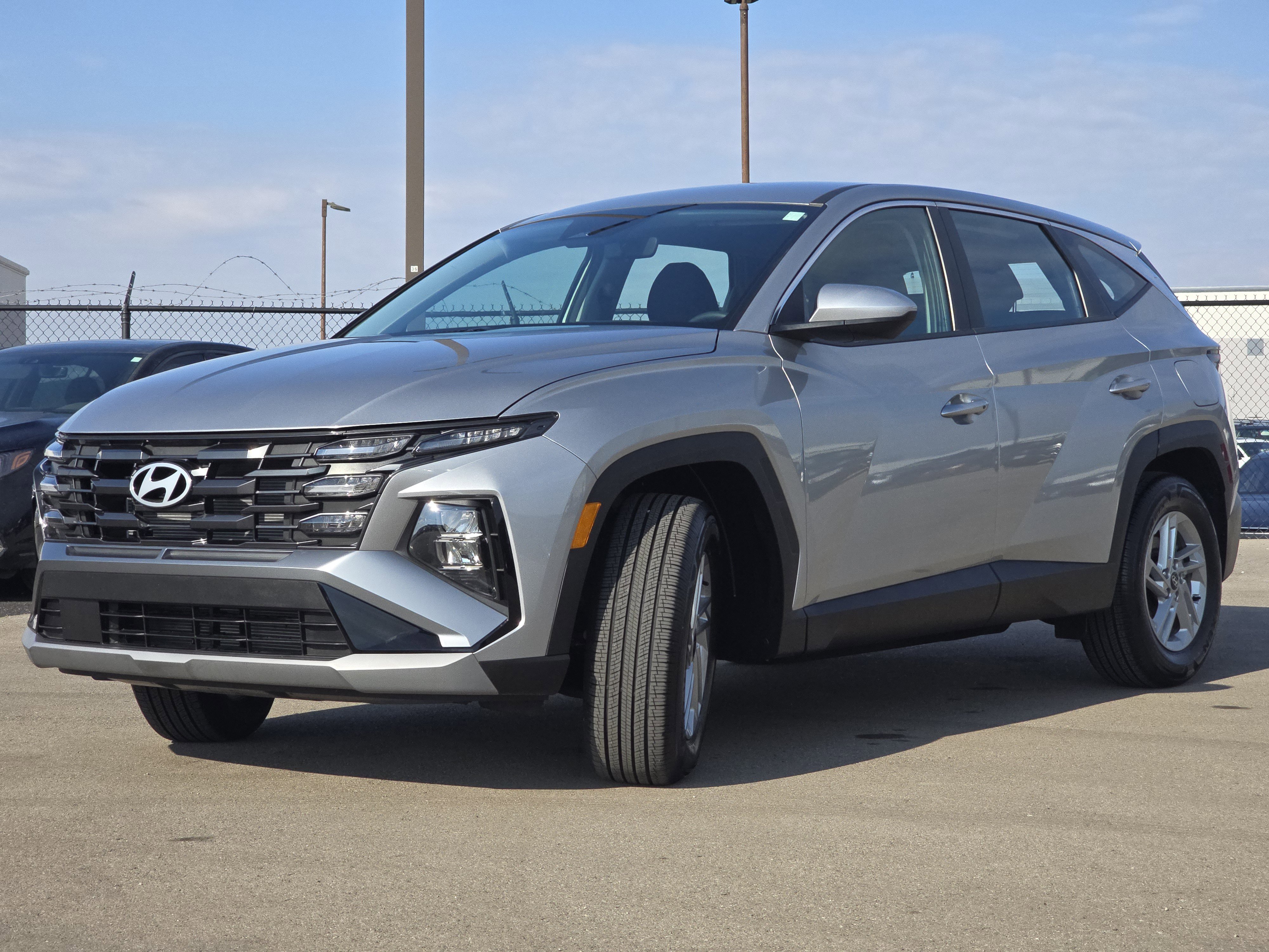 Used 2025 Hyundai Tucson SE image 3