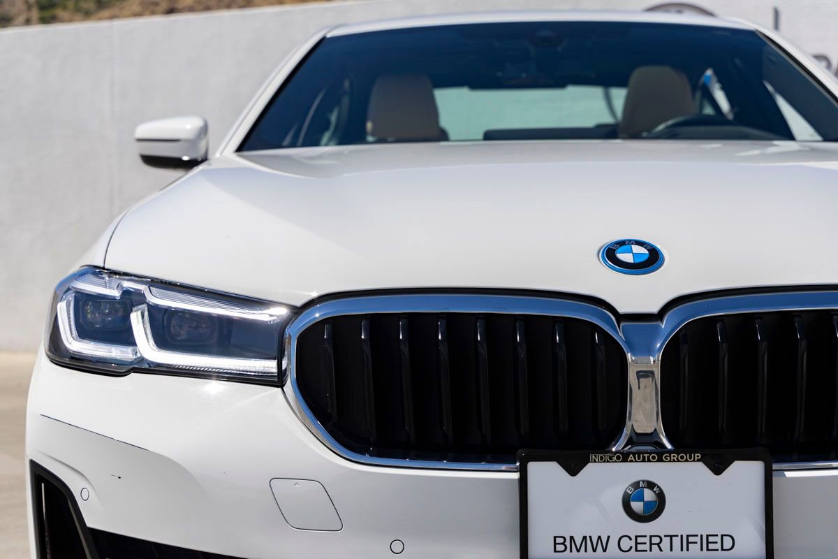 Certified 2023 BMW 530e w/ Premium Package image 9