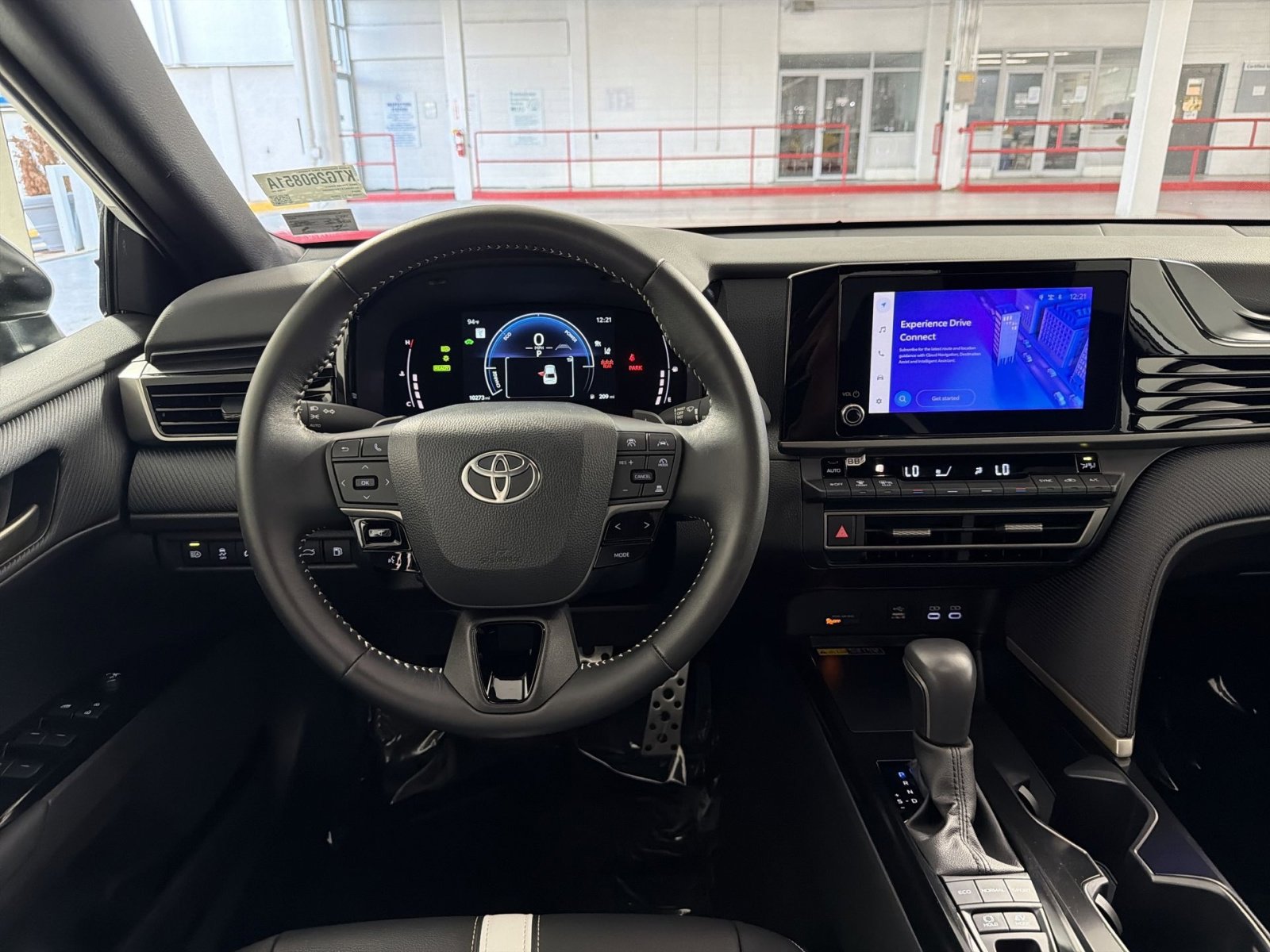 Used 2025 Toyota Camry SE w/ Convenience Package image 16