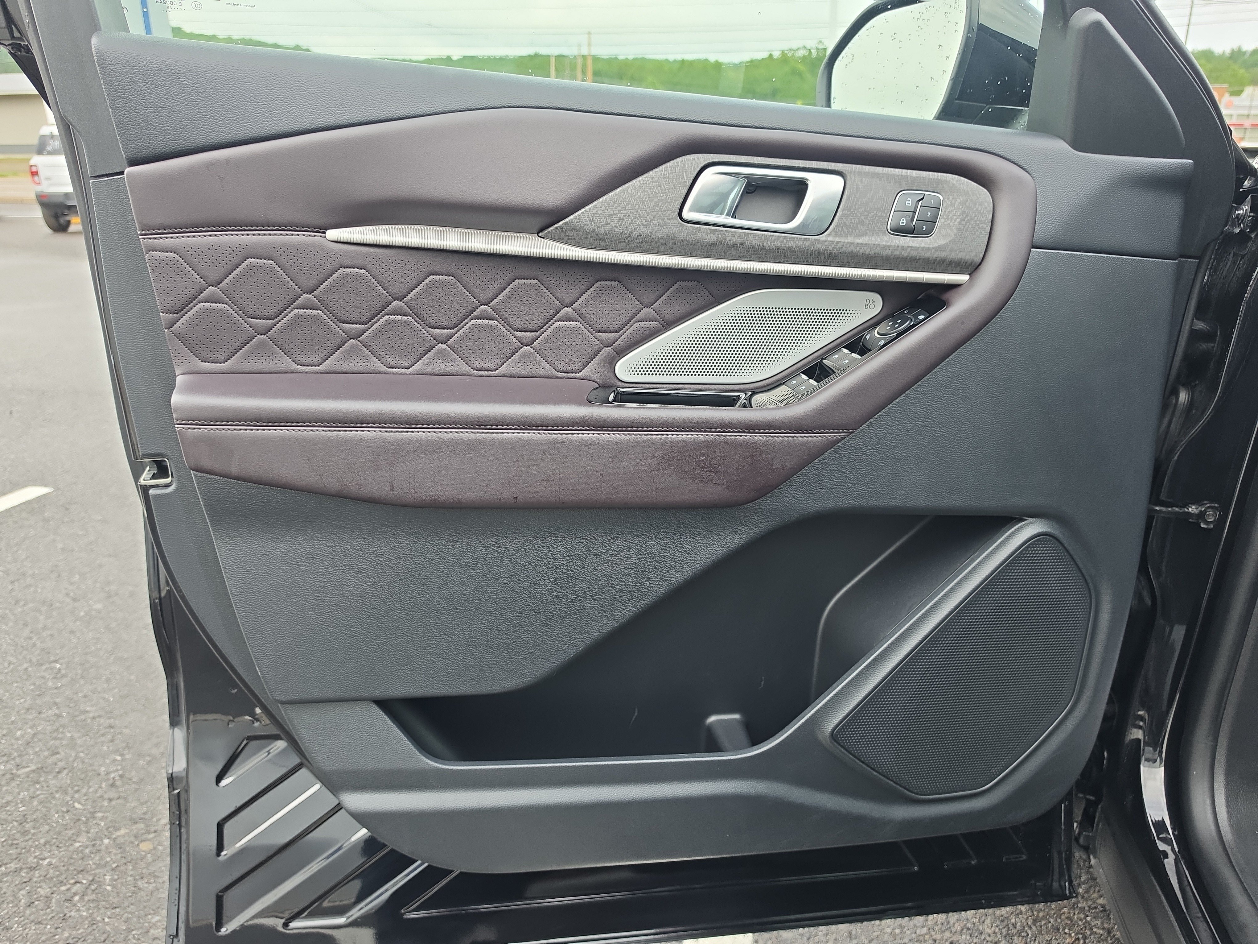 Used 2025 Ford Explorer Platinum w/ LUX Leather Package AWD/4WD image 18