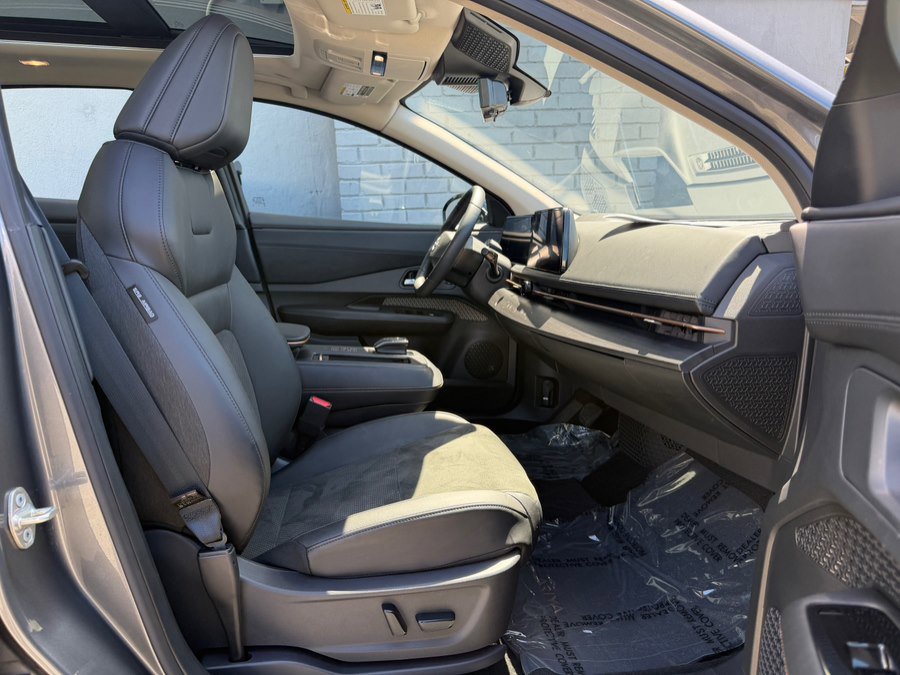 Used 2023 Nissan Ariya FWD image 40