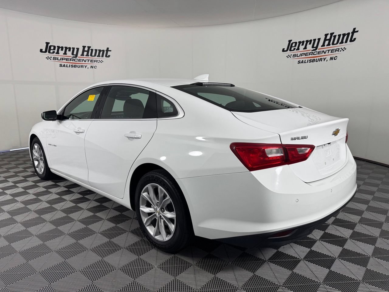 Used 2025 Chevrolet Malibu LT FWD image 9