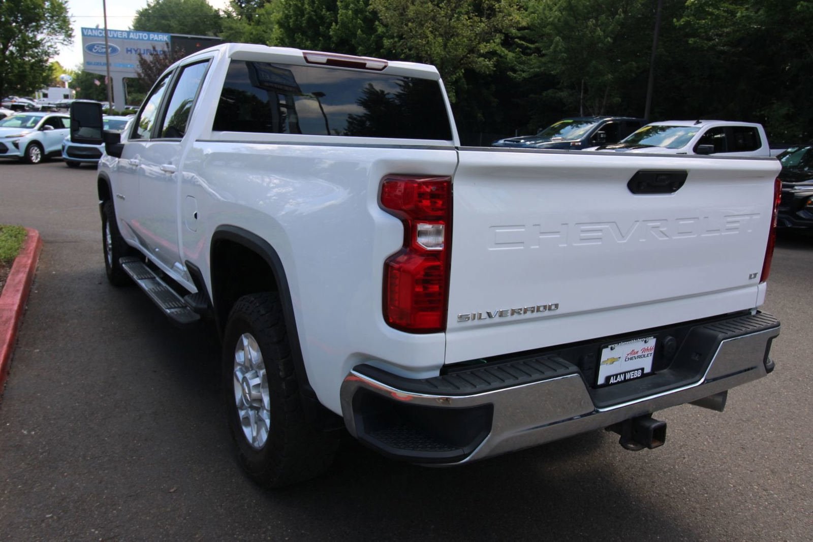 Used 2022 Chevrolet Silverado 2500 LT w/ Convenience Package AWD/4WD image 6