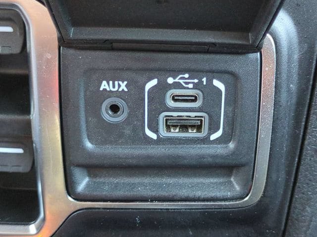 Used 2024 Jeep Wrangler Unlimited Sahara AWD/4WD image 21