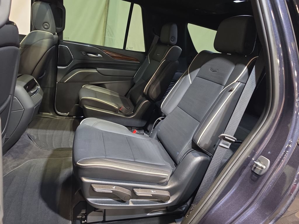 Used 2023 Cadillac Escalade Premium Luxury AWD/4WD image 25