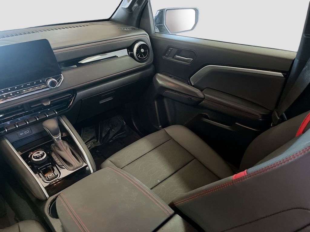 Used 2025 Chevrolet Colorado Z71 w/ Technology Package AWD/4WD image 23