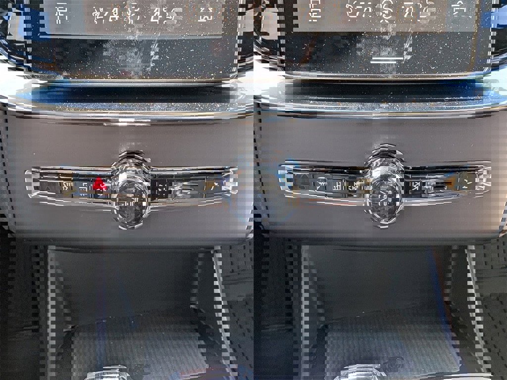 New 2026 Volvo XC90 B6 Plus w/ Protection Package Premier image 27