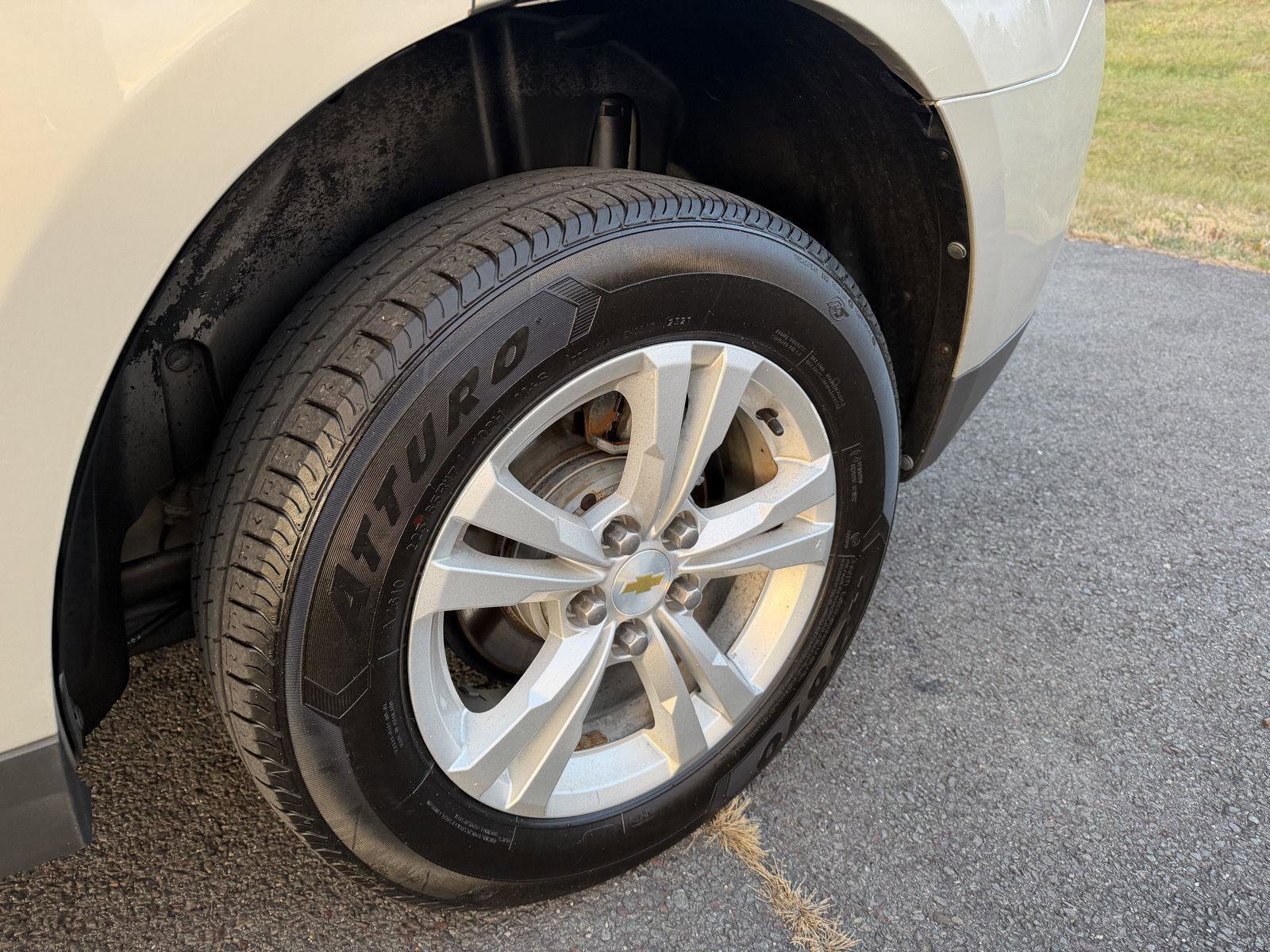 Used 2011 Chevrolet Equinox LT w/ Driver Convenience Package image 32