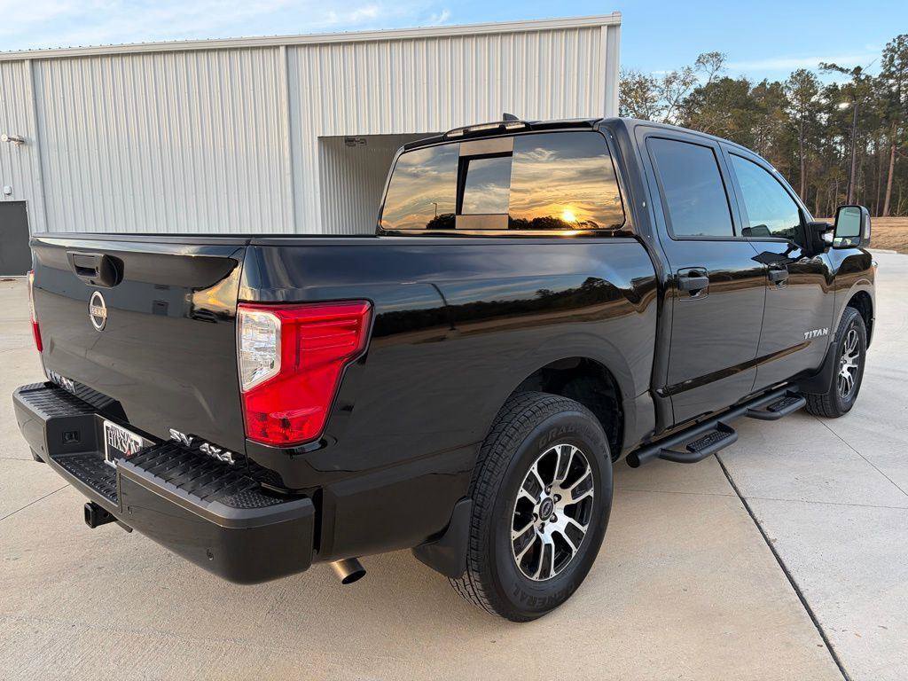 Used 2024 Nissan Titan SV w/ SV Convenience Package image 7