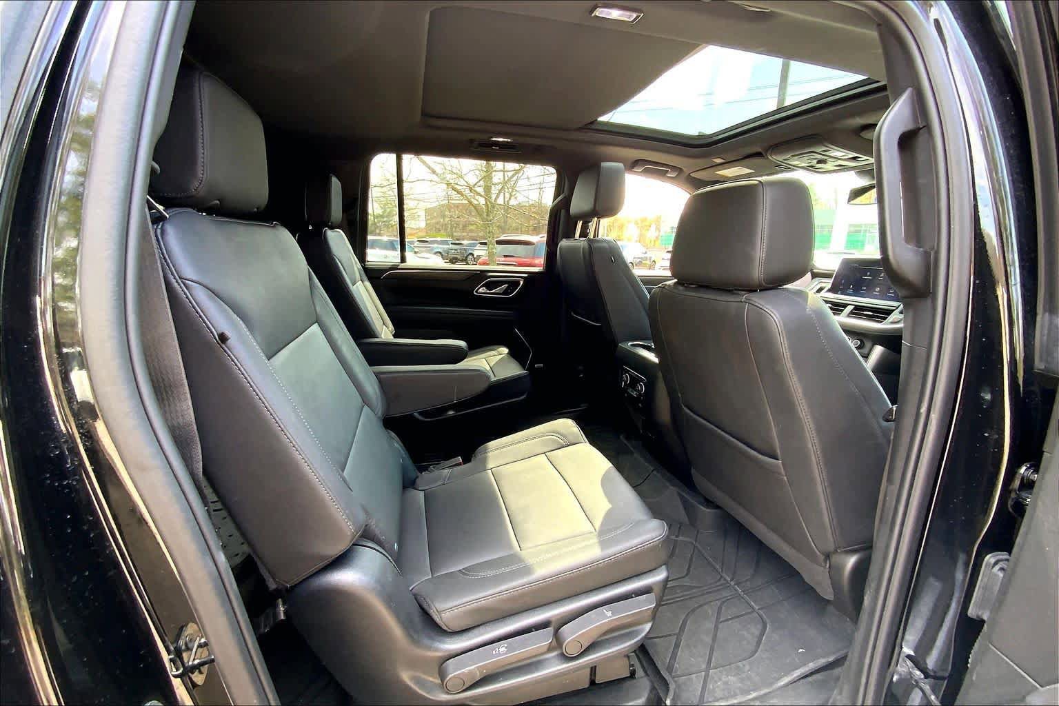Used 2023 Chevrolet Suburban Z71 w/ Luxury Package AWD/4WD image 19