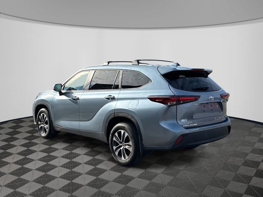 Used 2024 Toyota Highlander XLE image 5