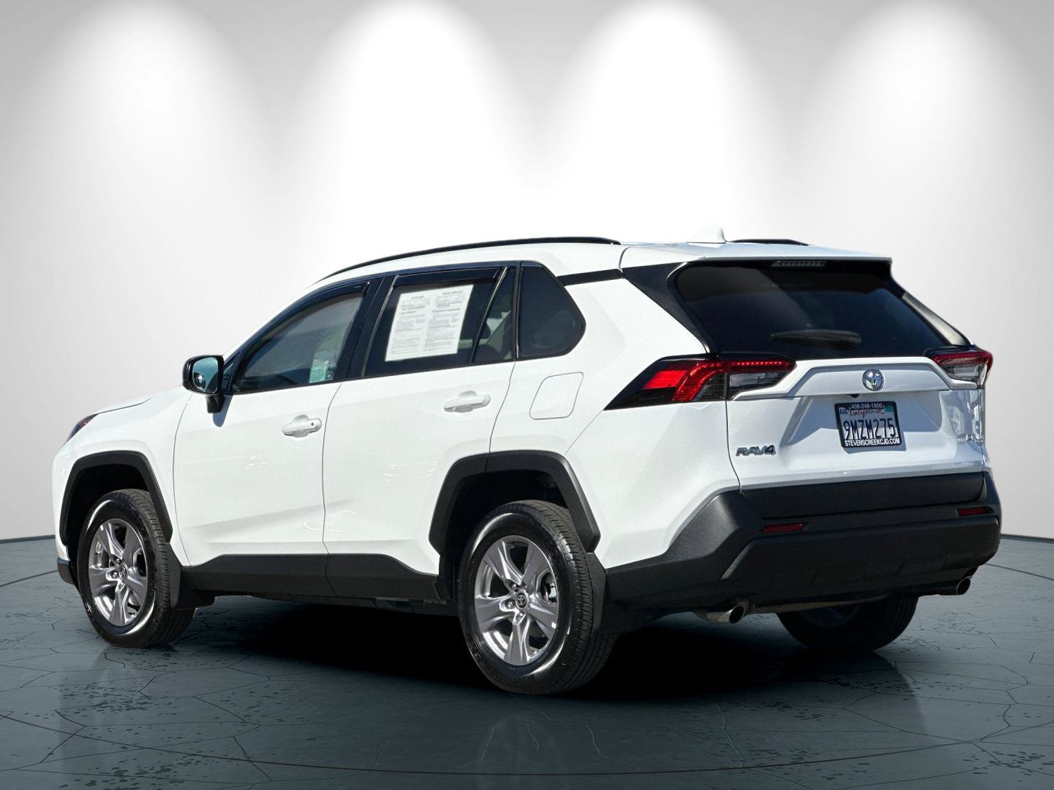 Used 2021 Toyota RAV4 LE FWD image 6