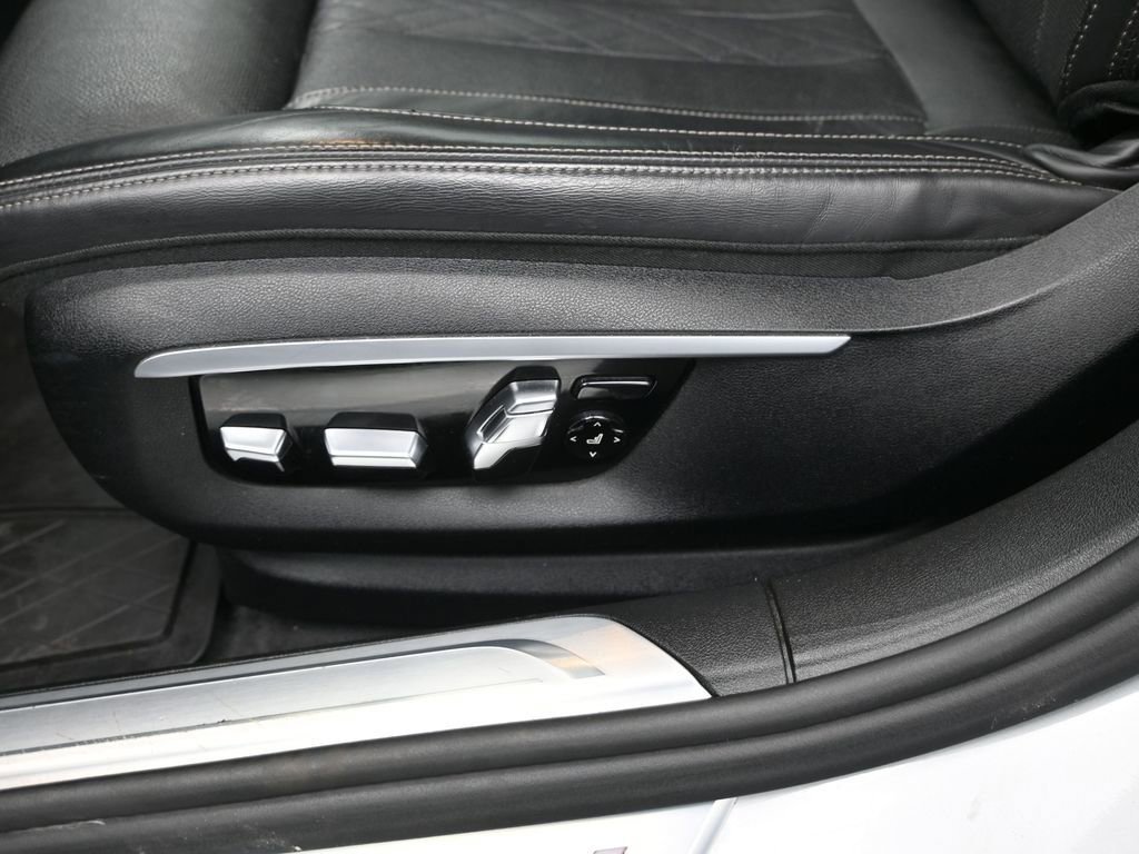 Used 2016 BMW 750i xDrive image 16