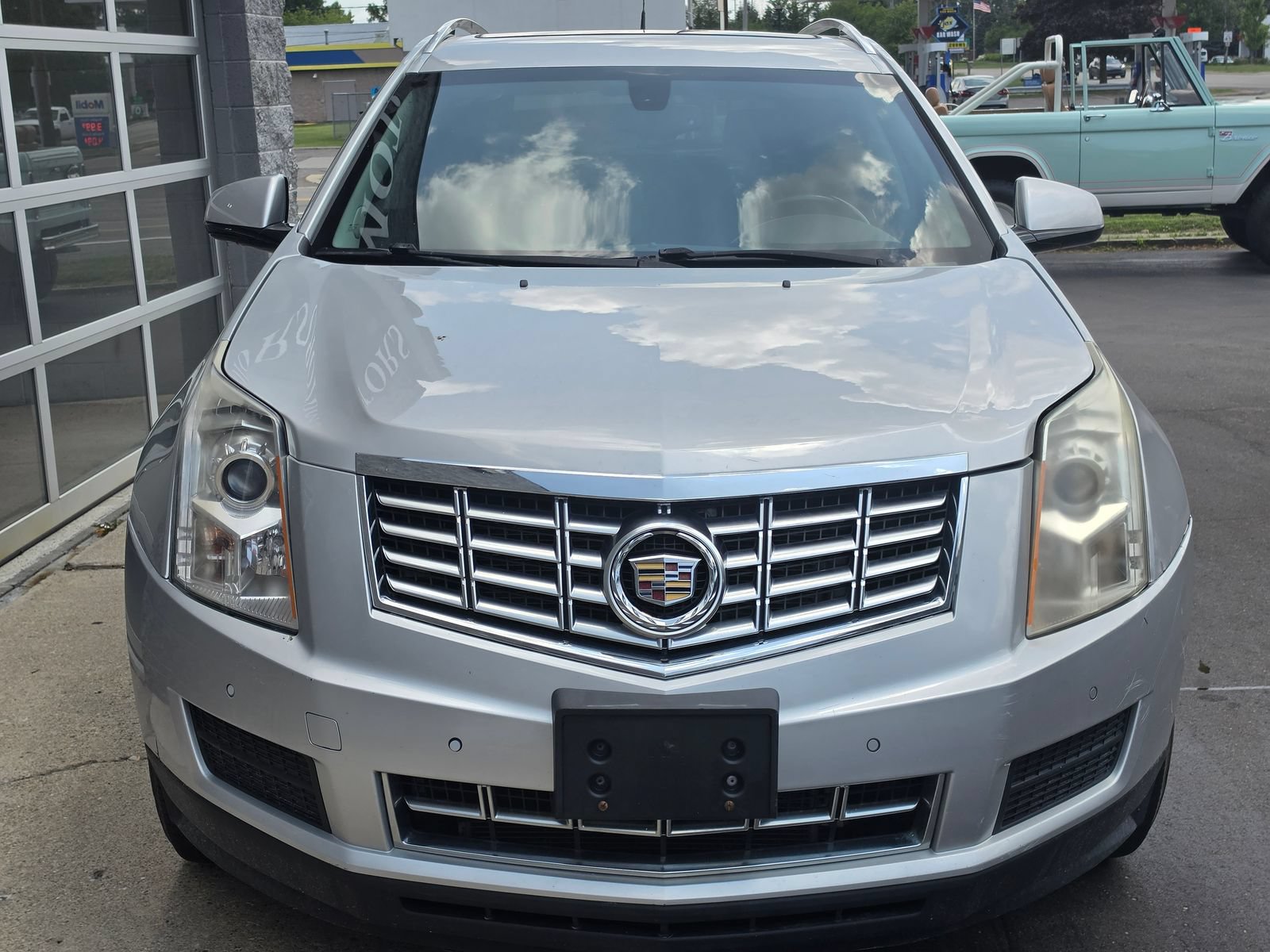 Used 2014 Cadillac SRX Luxury AWD/4WD image 2