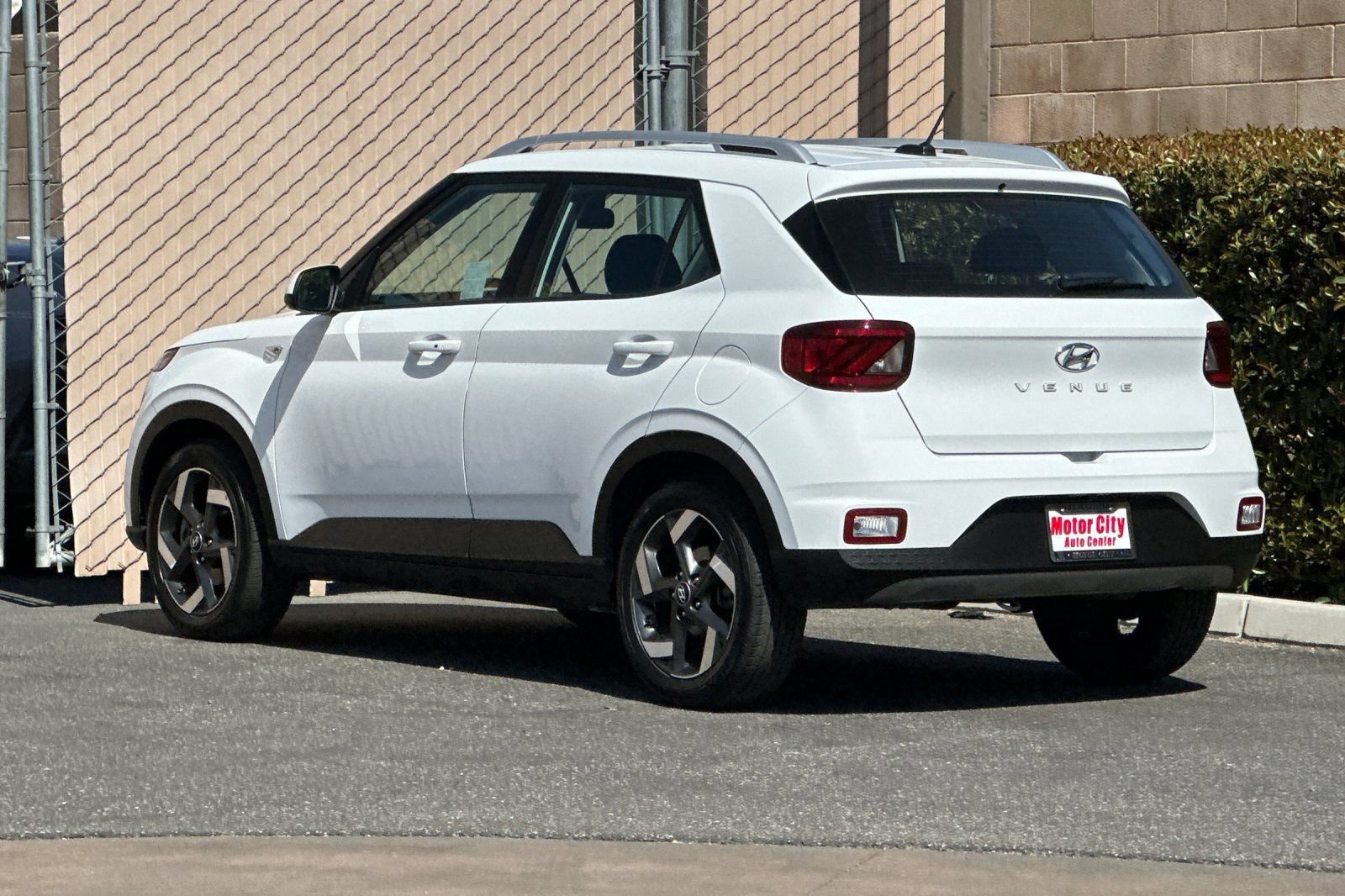 Used 2025 Hyundai Venue SEL FWD image 6