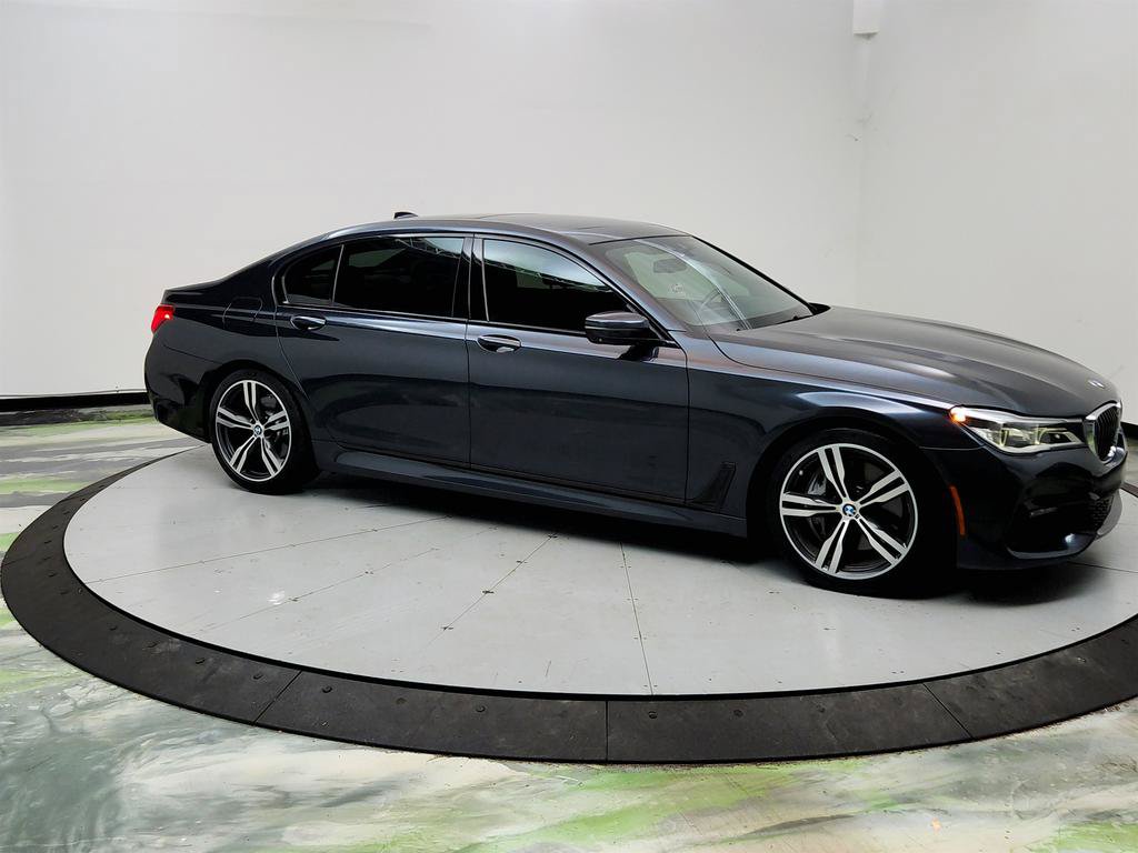 Used 2018 BMW 750i RWD image 3
