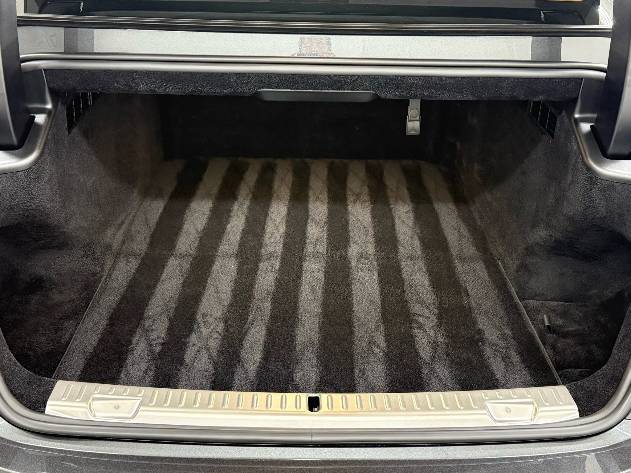 Used 2025 Rolls-Royce Spectre image 47