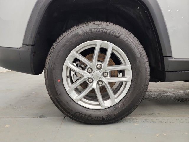 New 2025 Jeep Grand Cherokee Laredo X w/ Luxury Tech Group I image 39