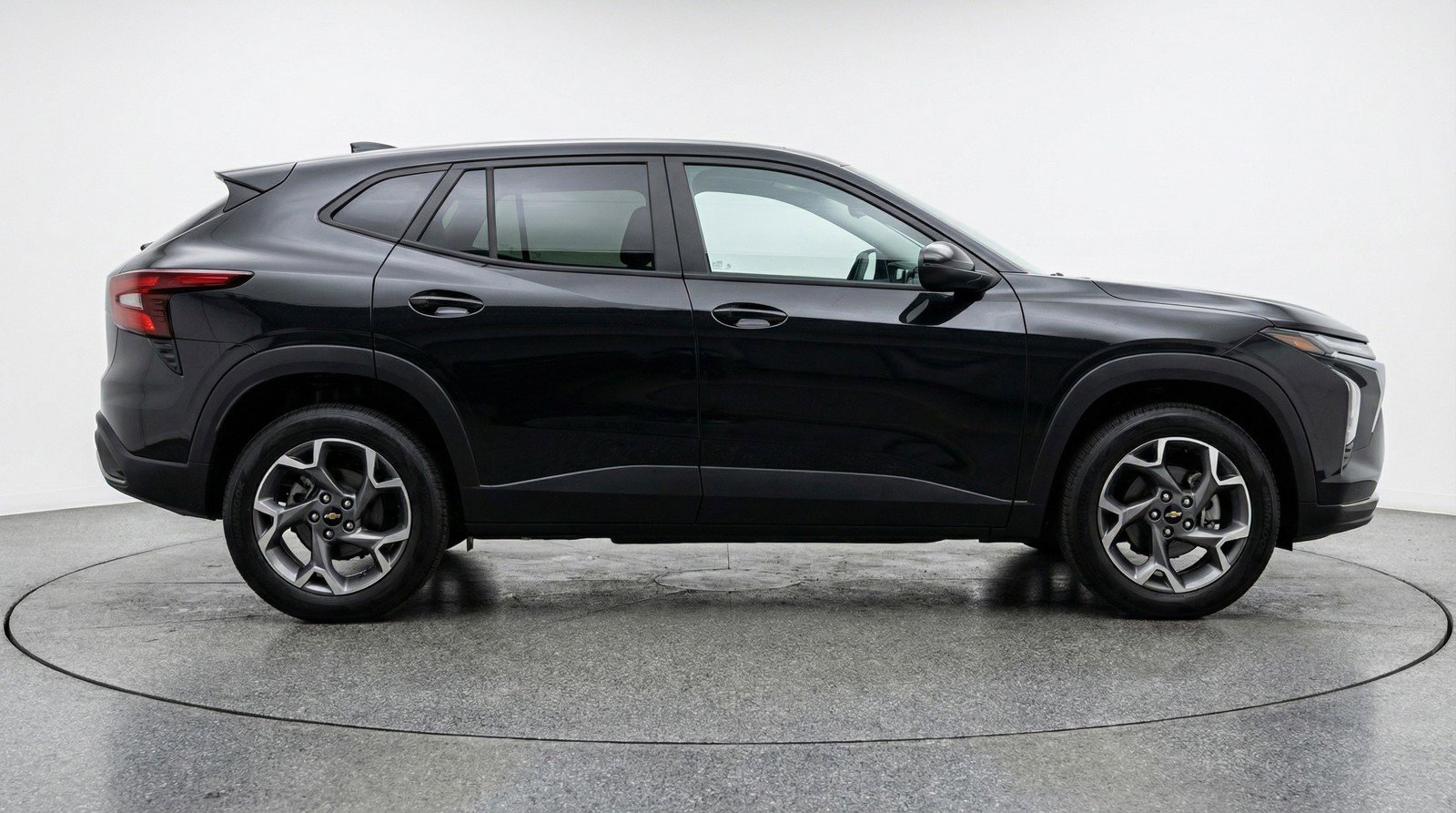 Used 2025 Chevrolet Trax LT image 11