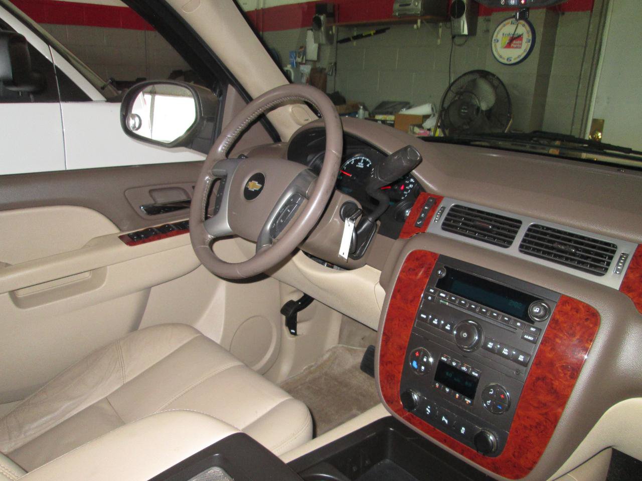 Used 2012 Chevrolet Suburban LT AWD/4WD image 31