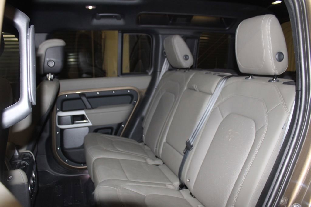 Used 2024 Land Rover Defender 110 SE AWD/4WD image 31