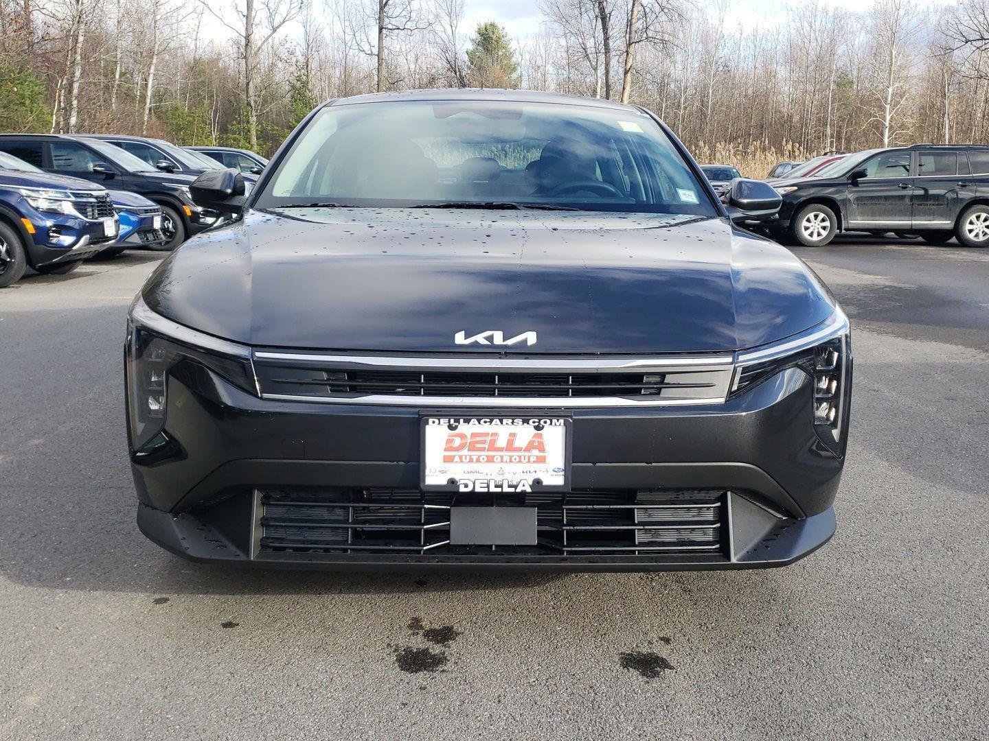 New 2025 Kia K4 LXS image 2