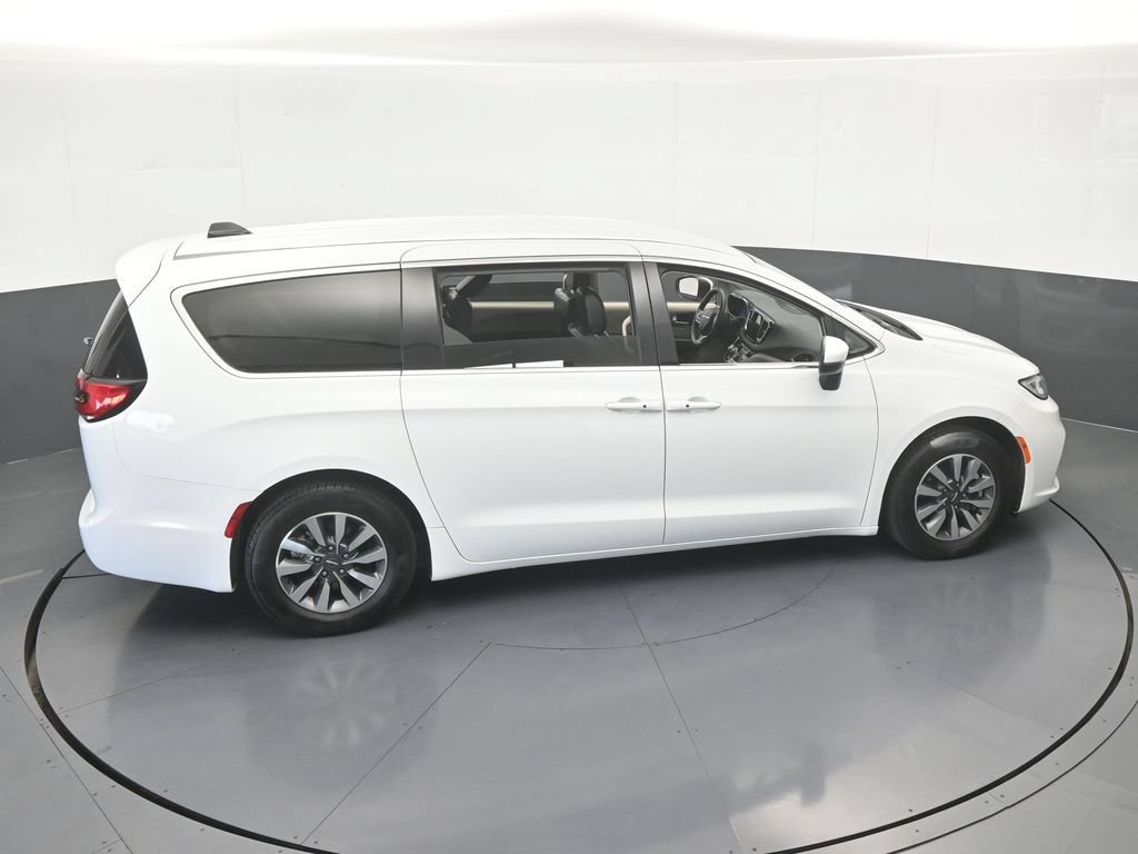 Used 2023 Chrysler Pacifica Touring-L FWD image 53